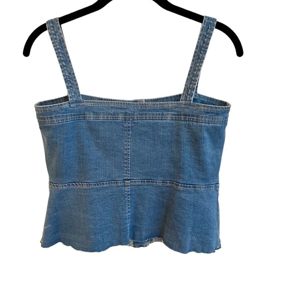 SKYLAR MADISON, MEDIUM WASH, STRETCHY DENIM, FRAYED BOTTOM SUMMER TOP. SIZE M - Picture 2 of 5